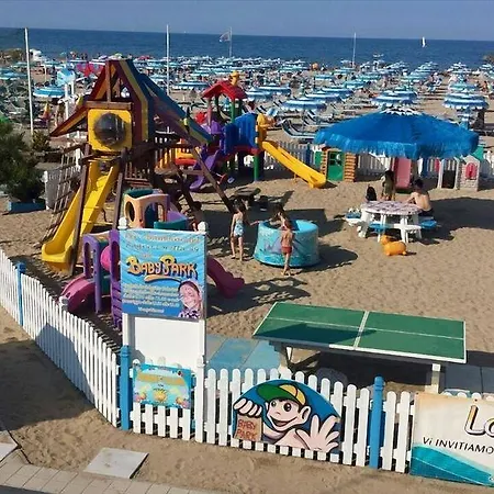 מלון דירות Acqua Marina 3*