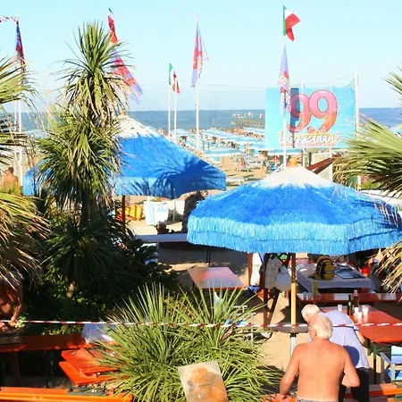 Acqua Marina 3* רימיני